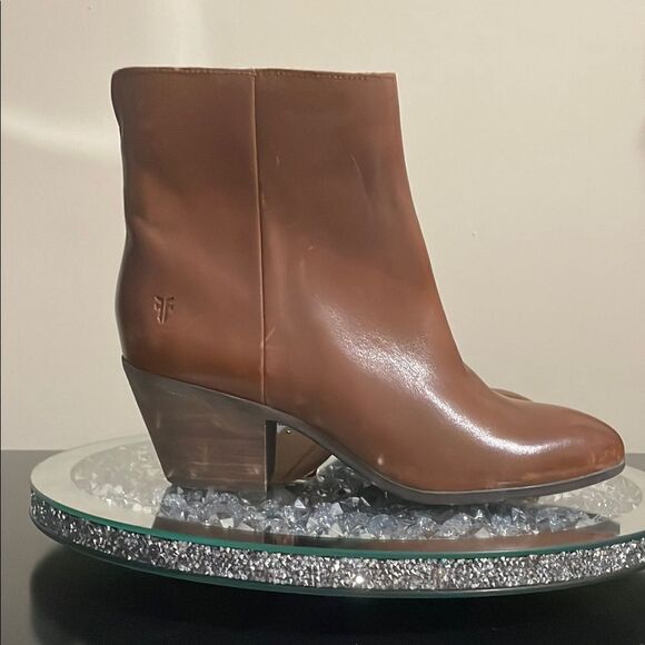 New with tags FRYE brown cognac genuine leather western country ankle booties - Picture 3 of 12